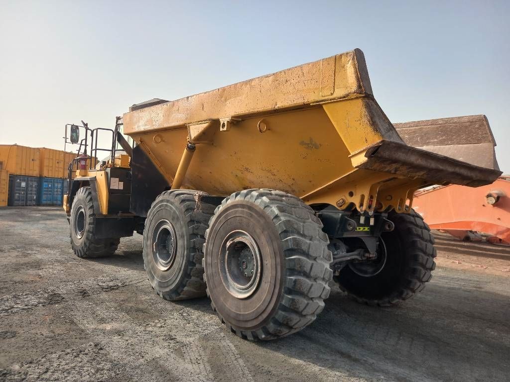 Komatsu HM400-3R (4 pcs available in Abu Dhabi)