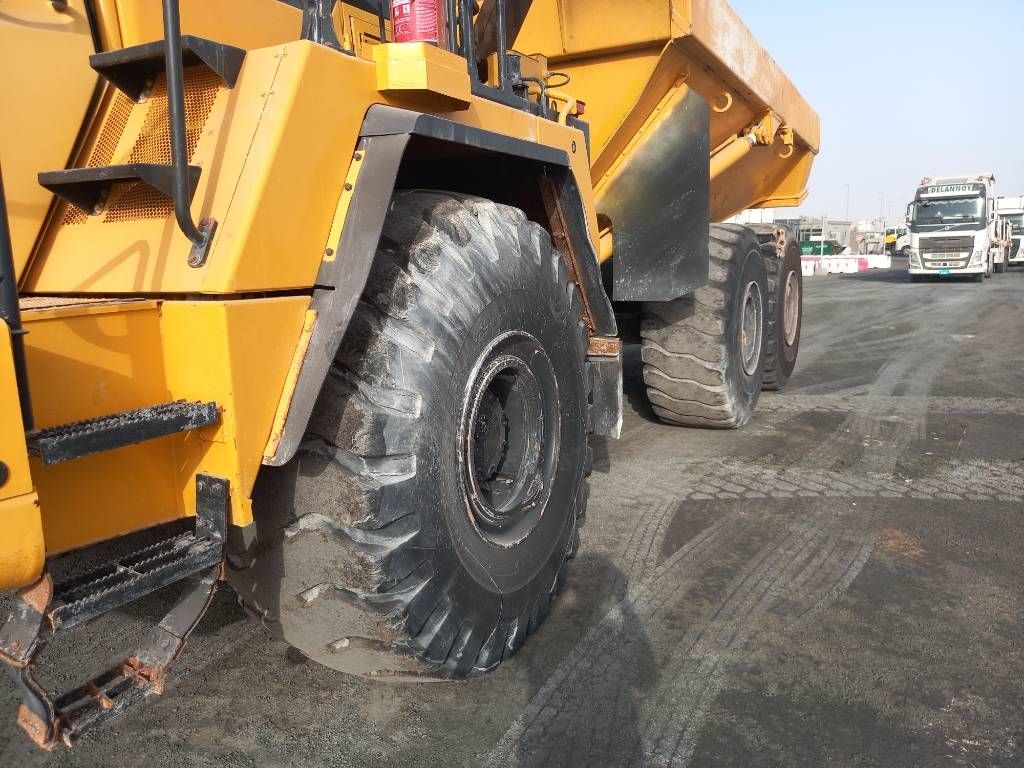 Komatsu HM400-3R (4 pcs available in Abu Dhabi)