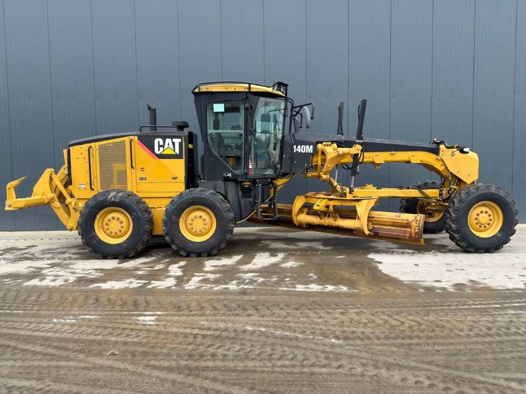 CAT 140M - LOW HOURS