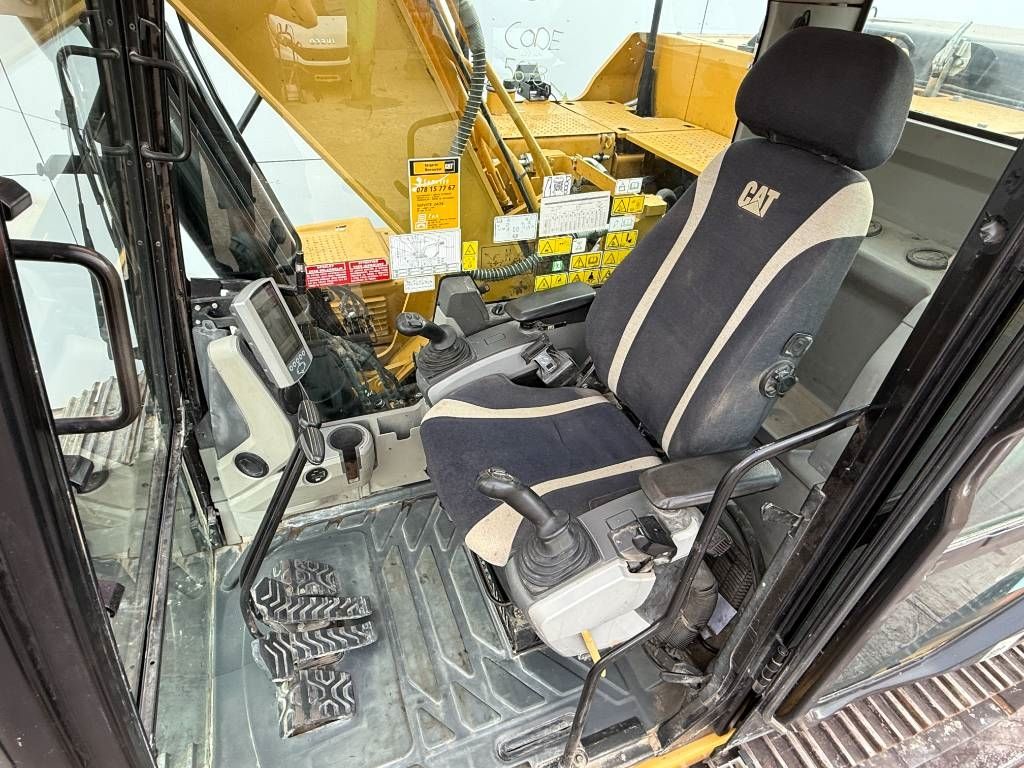 CAT 318FL - Hammer Lines / Quick Coupler / Camera