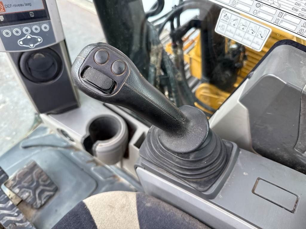 CAT 318FL - Hammer Lines / Quick Coupler / Camera