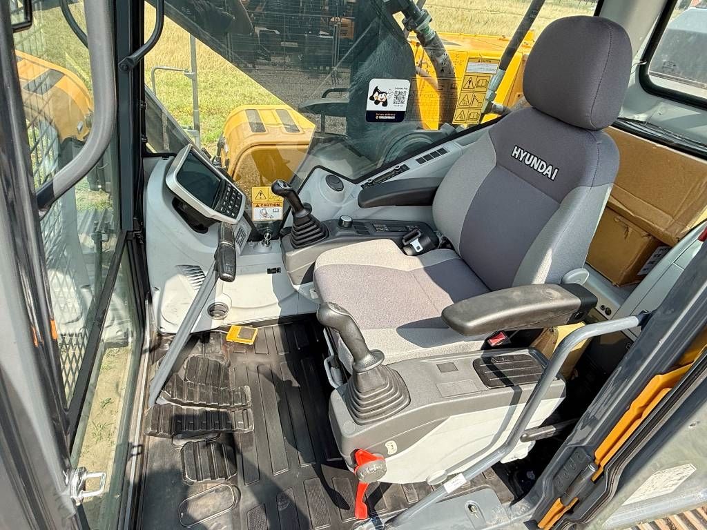 Hyundai HX360L - New / Unused / Hammer Lines