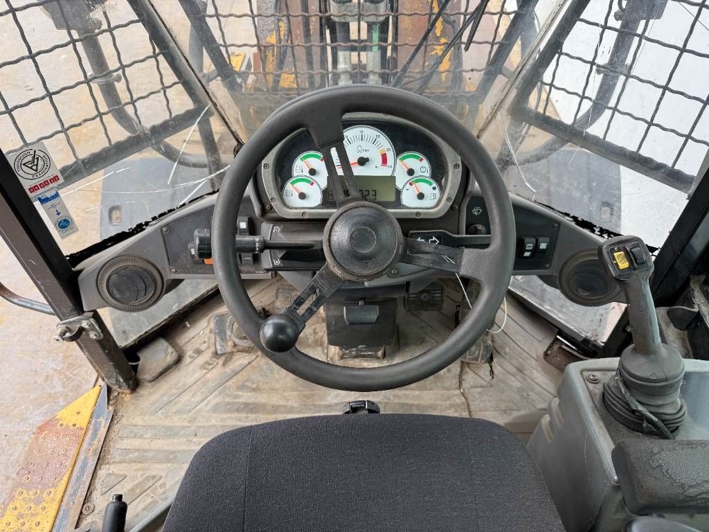 CAT 930H - New Tires / High-tip Bucket / Auto Greasing