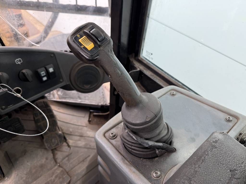 CAT 930H - New Tires / High-tip Bucket / Auto Greasing