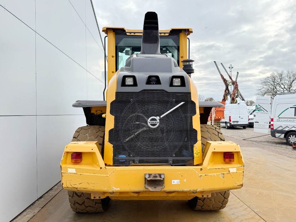 Volvo L60H - Backup Camera / Quick Coupler