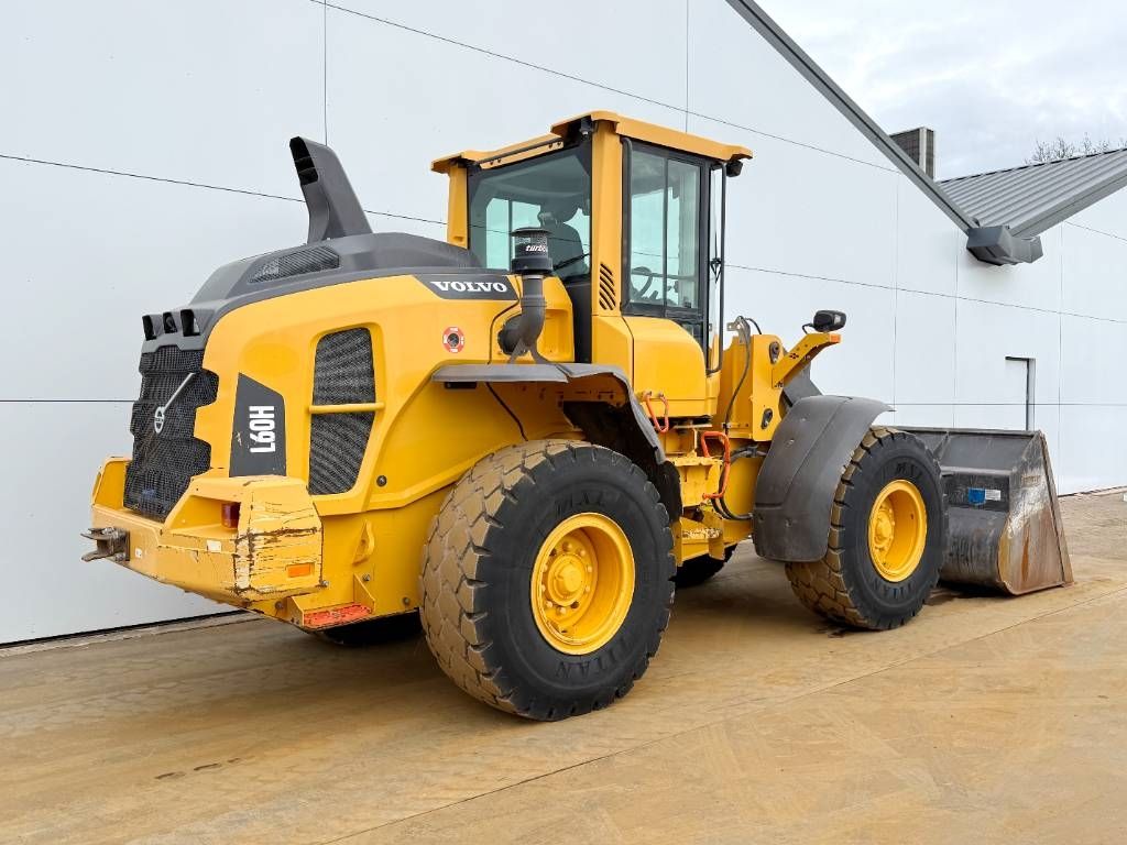 Volvo L60H - Backup Camera / Quick Coupler