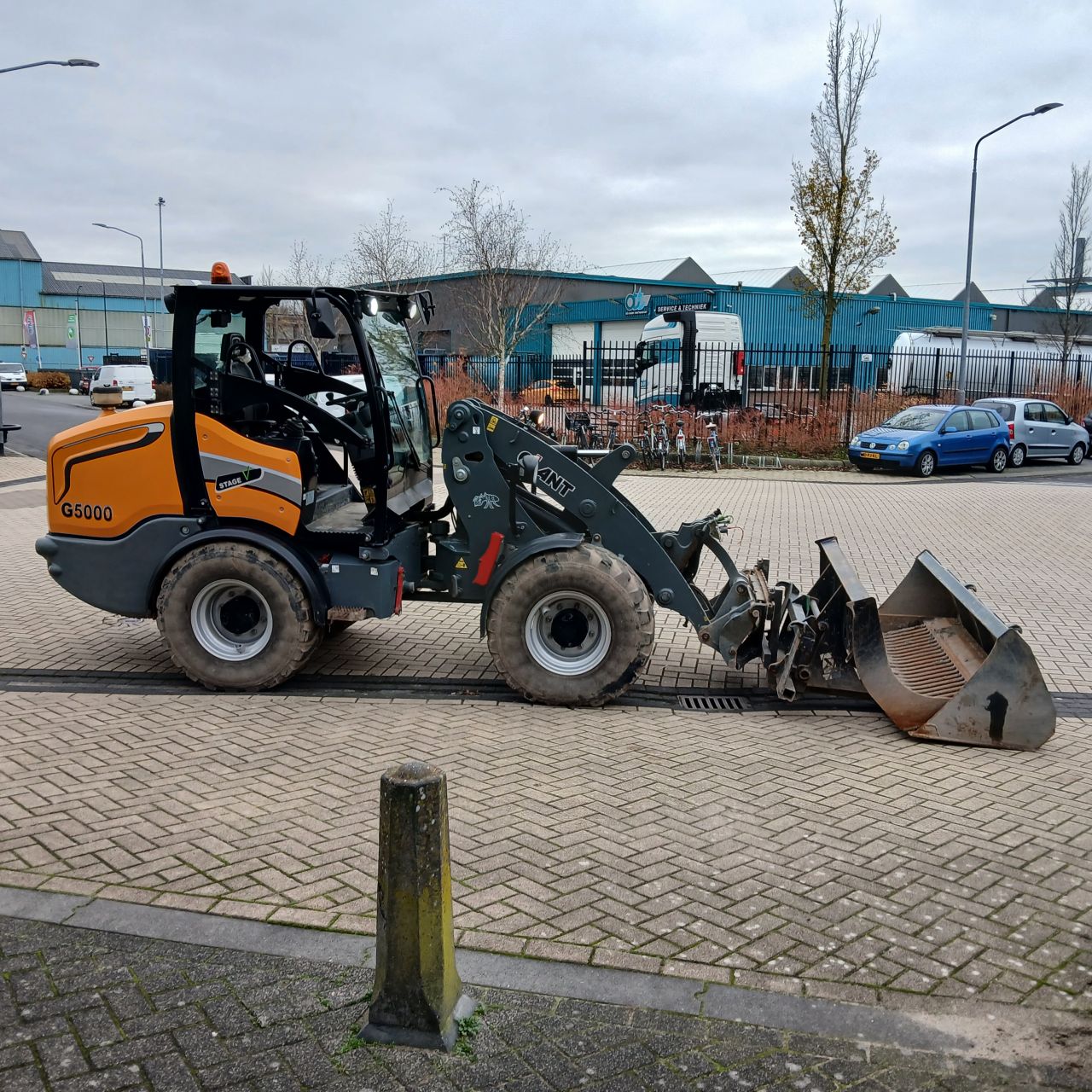 Giant G5000DC Shovel.