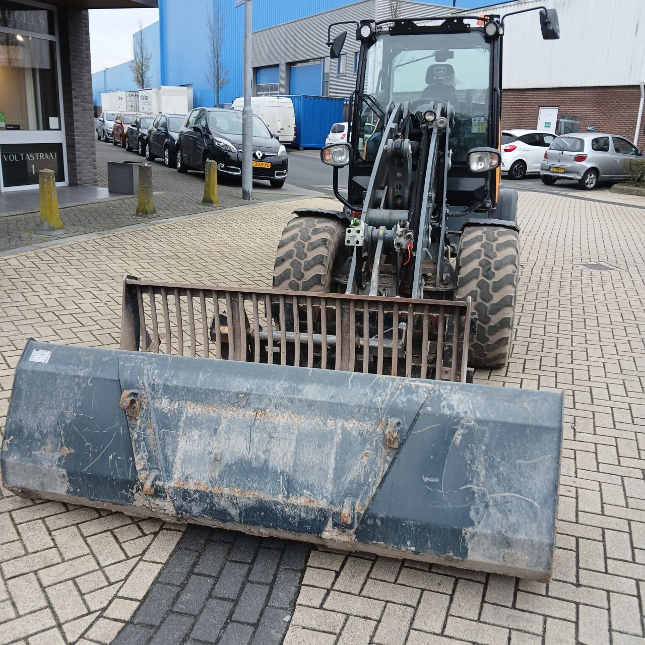 Giant G5000DC Shovel.