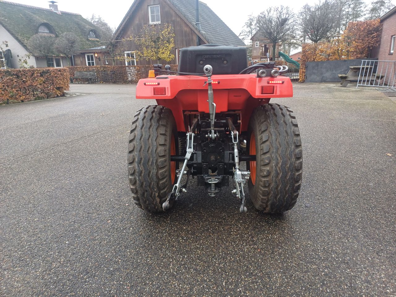 Minitrekker op gazonbanden mitsubishi MT18