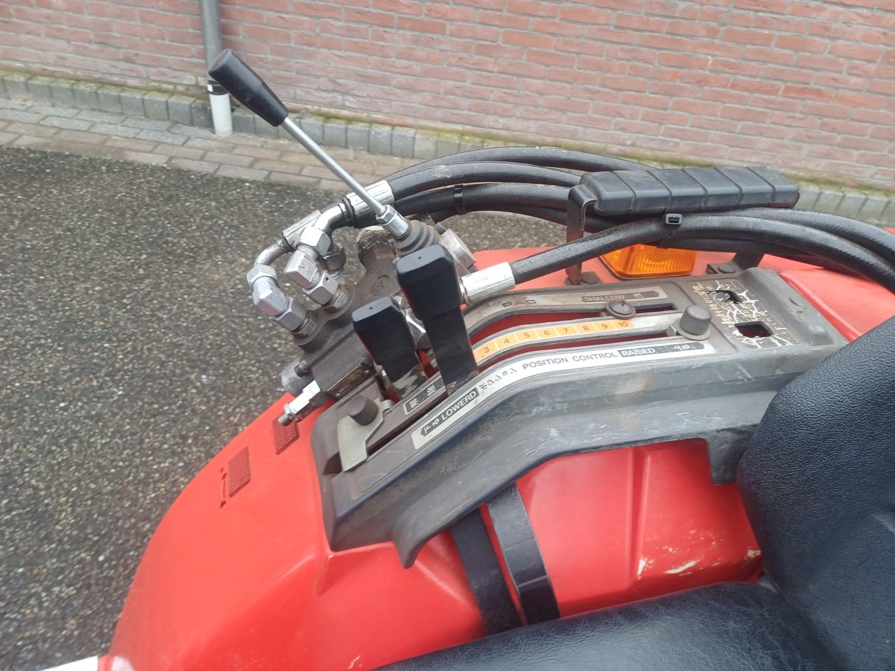 Minitrekker op gazonbanden mitsubishi MT18