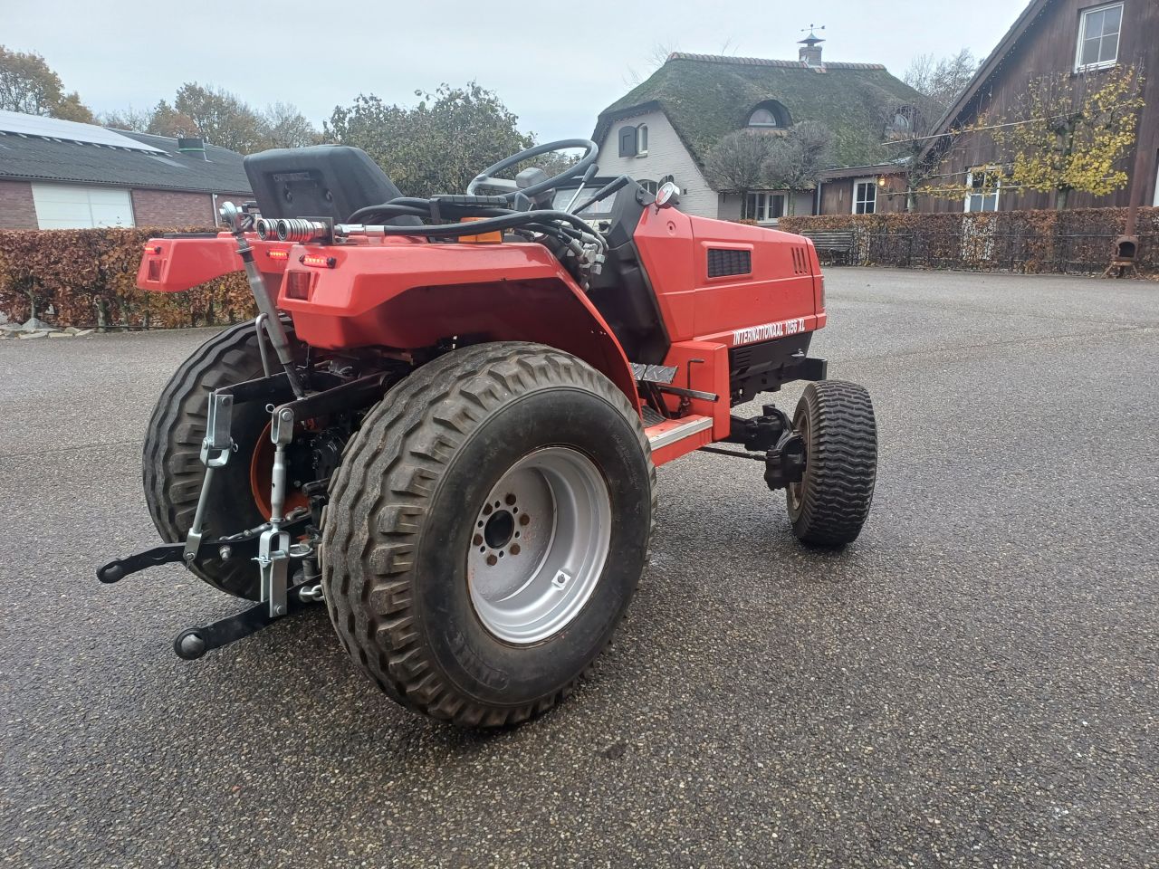 Minitrekker op gazonbanden mitsubishi MT18