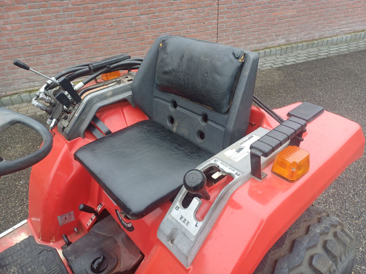 Minitrekker op gazonbanden mitsubishi MT18