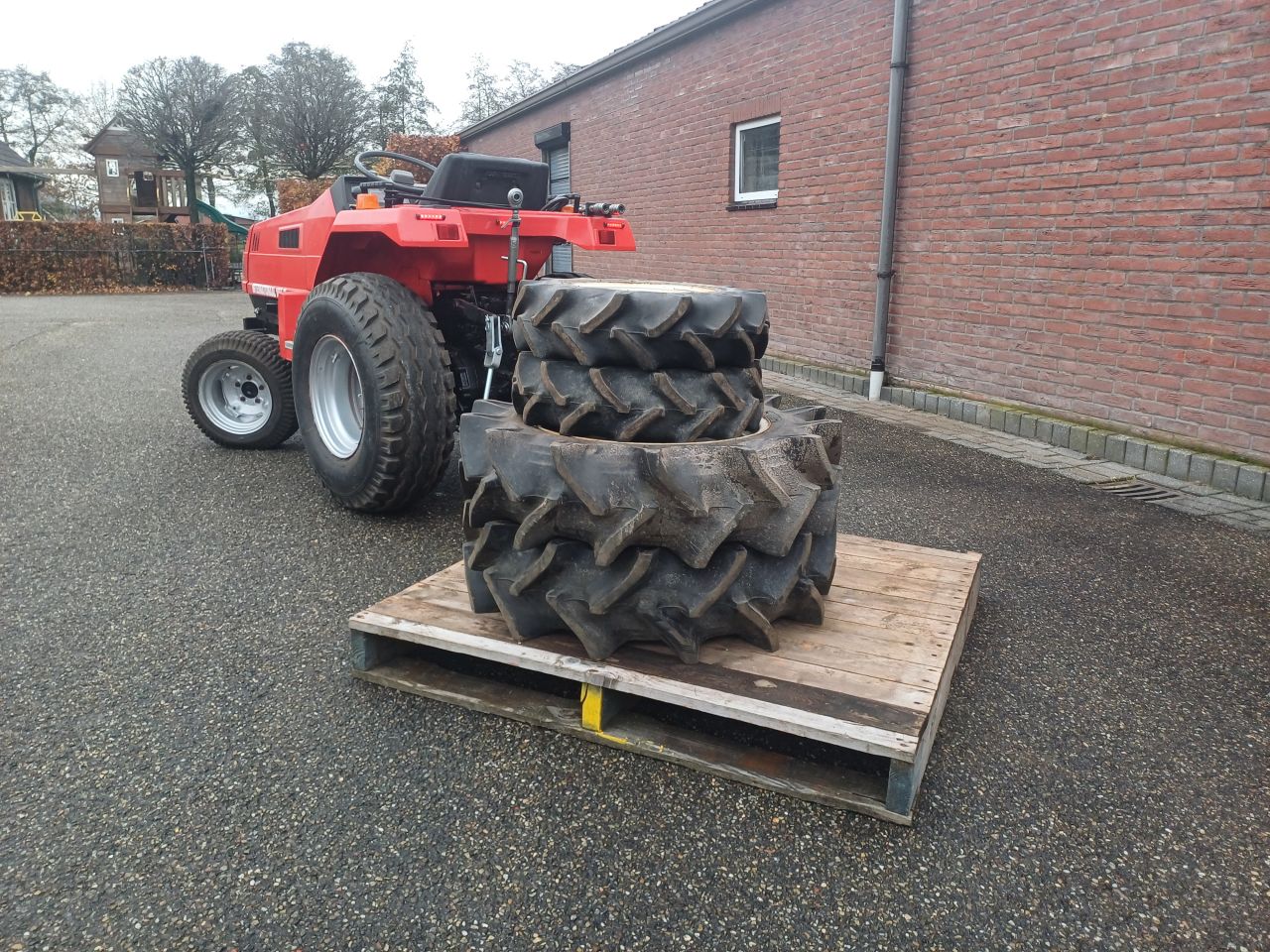 Minitrekker op gazonbanden mitsubishi MT18