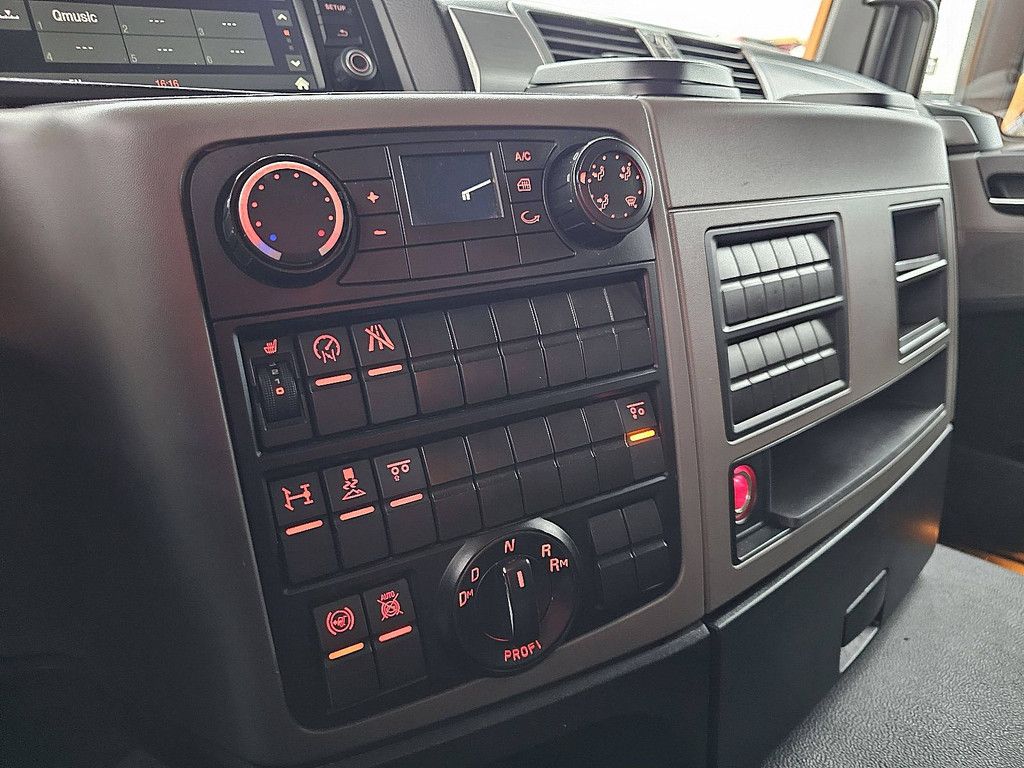 M.A.N. 26.420 TGS 6x2/4 adr at 285tkm