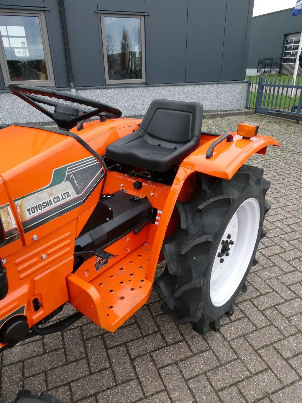 Hinomoto E1804 4wd / 0948 Draaiuren / Miditrekker