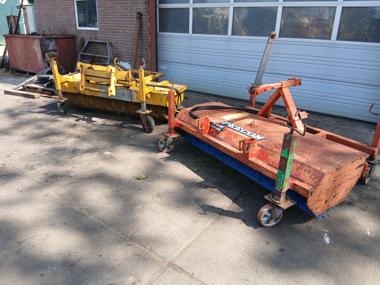 Drie veegmachines in 1 koop