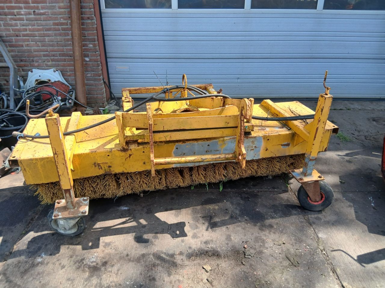 Drie veegmachines in 1 koop