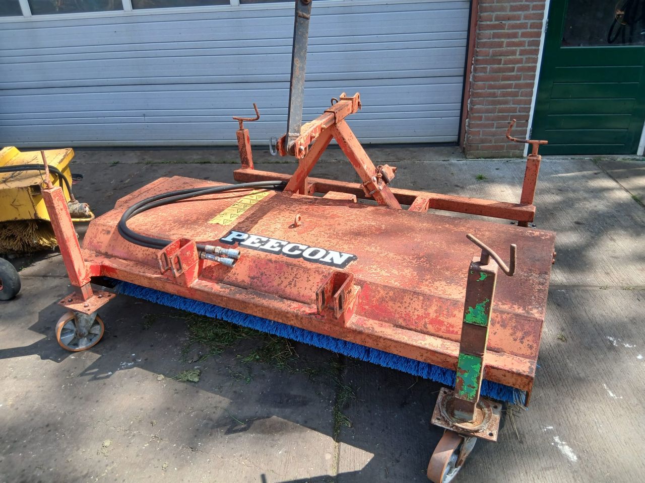 Drie veegmachines in 1 koop