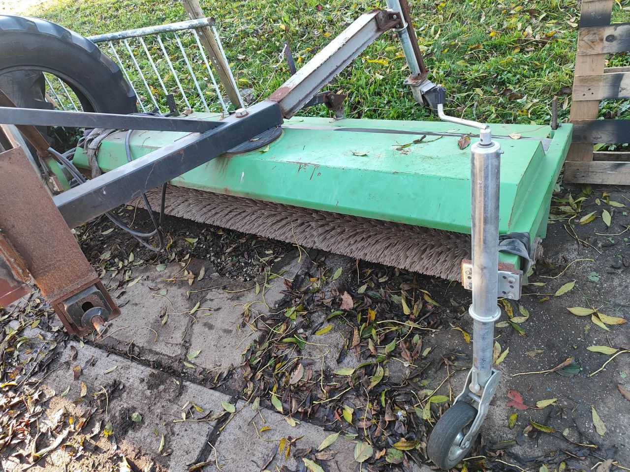 Drie veegmachines in 1 koop