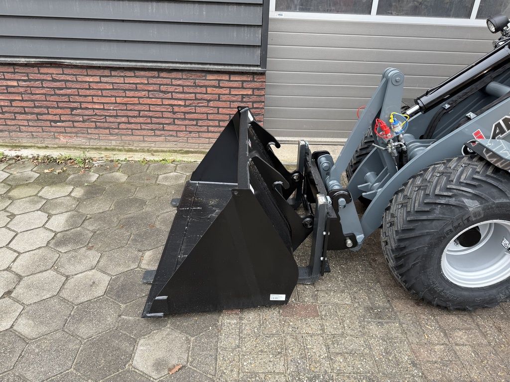 Giant G2500 HD minishovel / kniklader NIEUW