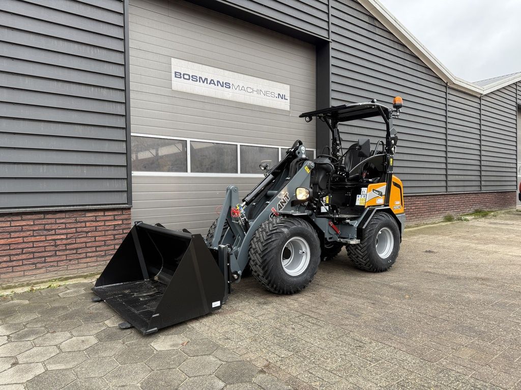 Giant G2500 HD minishovel / kniklader NIEUW