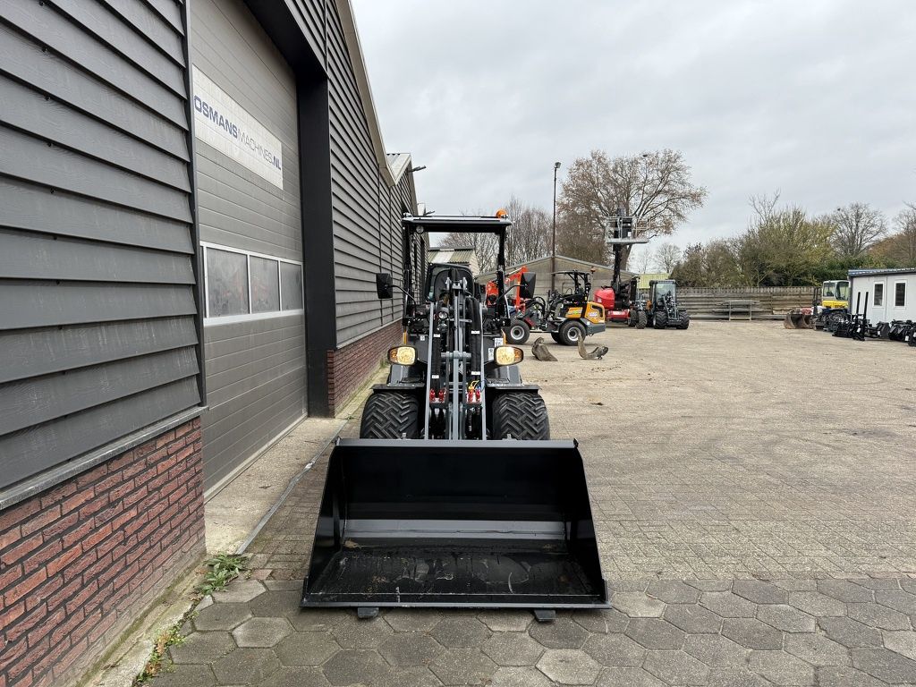 Giant G2500 HD minishovel / kniklader NIEUW