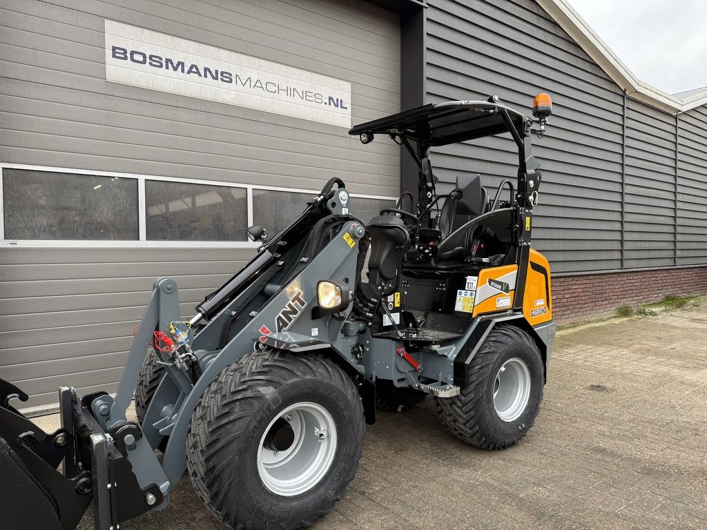 Giant G2500 HD minishovel / kniklader NIEUW