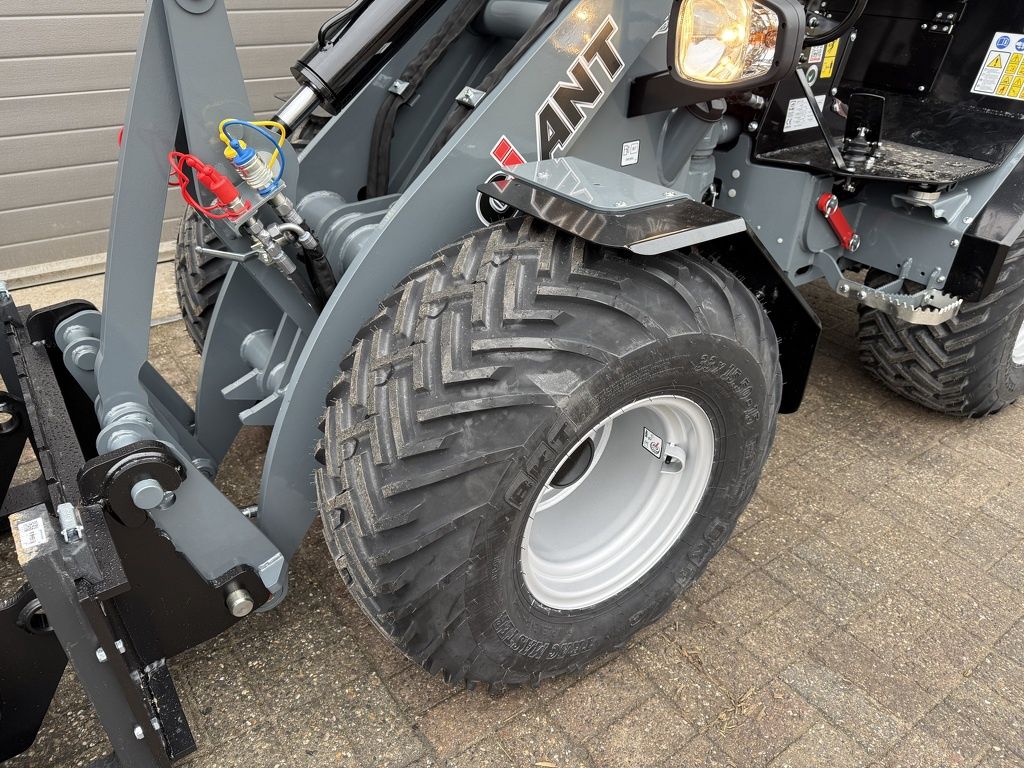 Giant G2500 HD minishovel / kniklader NIEUW