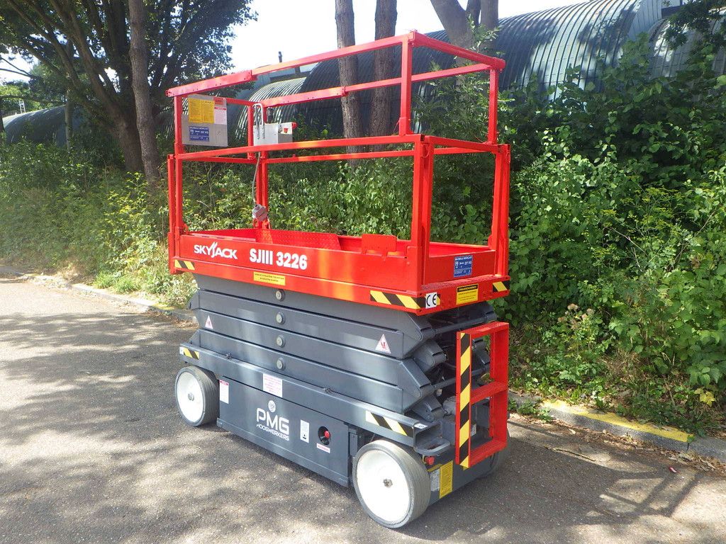 Scissor lift Skyjack SJ3226 Electric 9.92m 2019