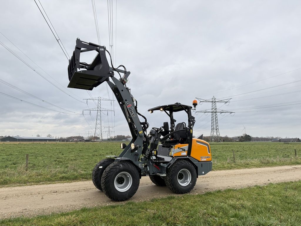 Giant G2700 HD + minishovel / kniklader NIEUW hoge mast