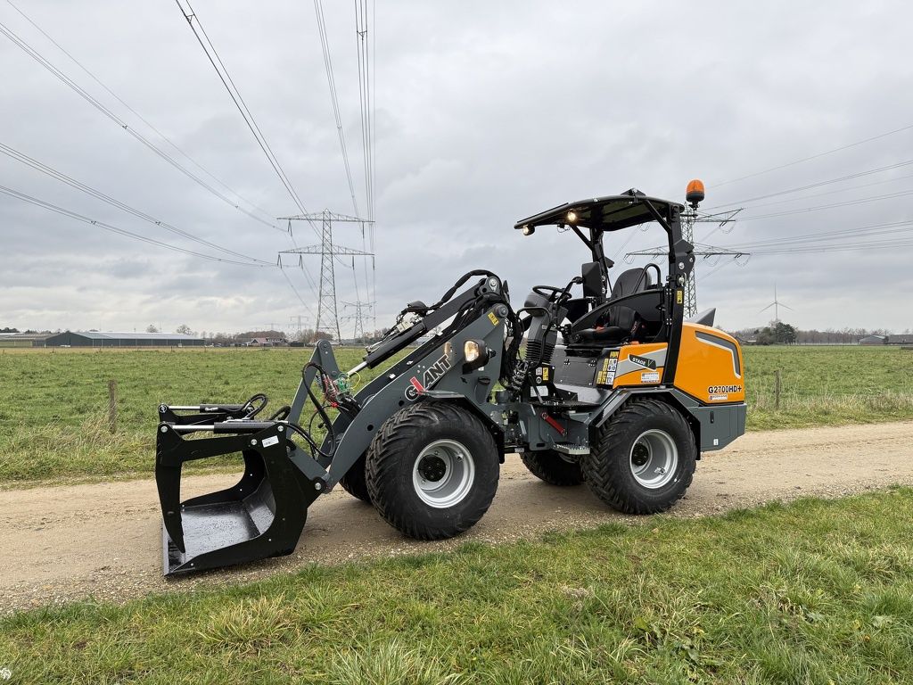 Giant G2700 HD + minishovel / kniklader NIEUW hoge mast