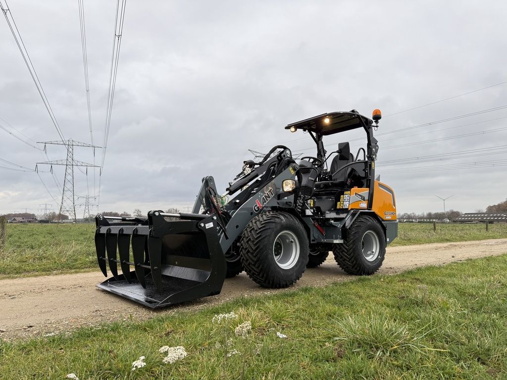 Giant G2700 HD + minishovel / kniklader NIEUW hoge mast