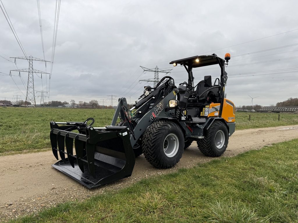 Giant G2700 HD + minishovel / kniklader NIEUW hoge mast