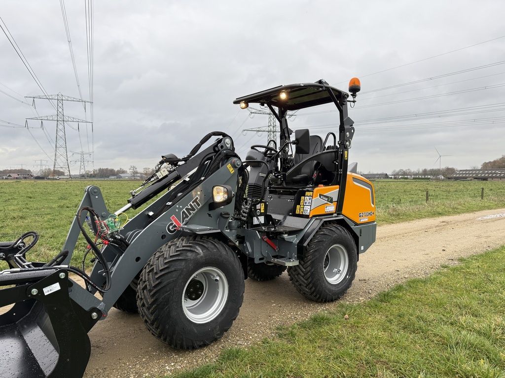 Giant G2700 HD + minishovel / kniklader NIEUW hoge mast