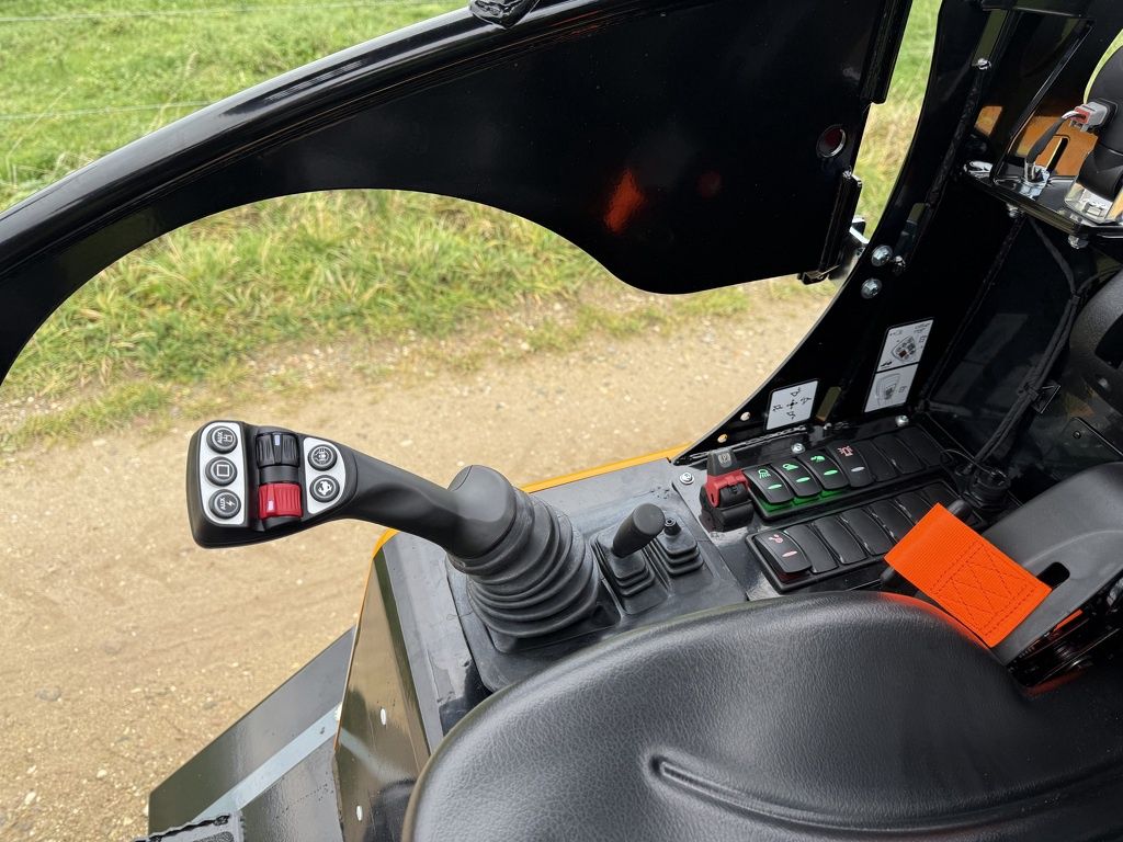 Giant G2700 HD + minishovel / kniklader NIEUW hoge mast