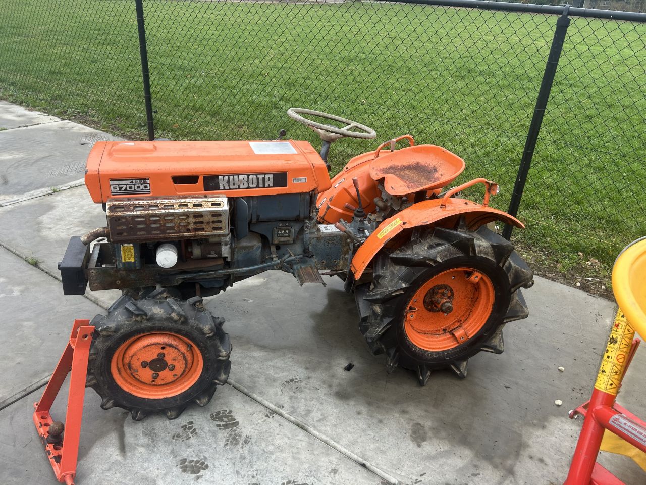 Leuke set Kubota b7000 met werktuigen