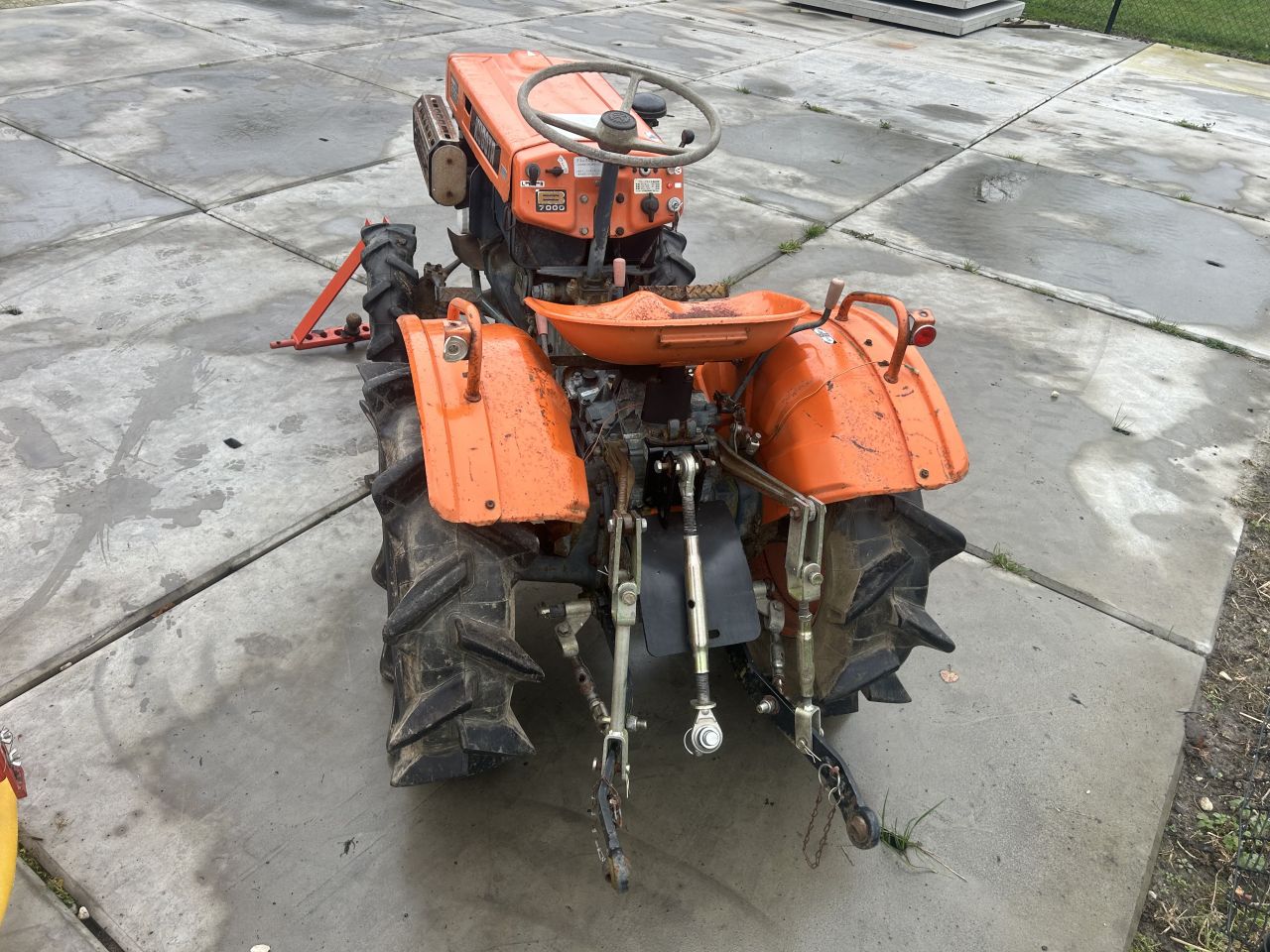 Leuke set Kubota b7000 met werktuigen