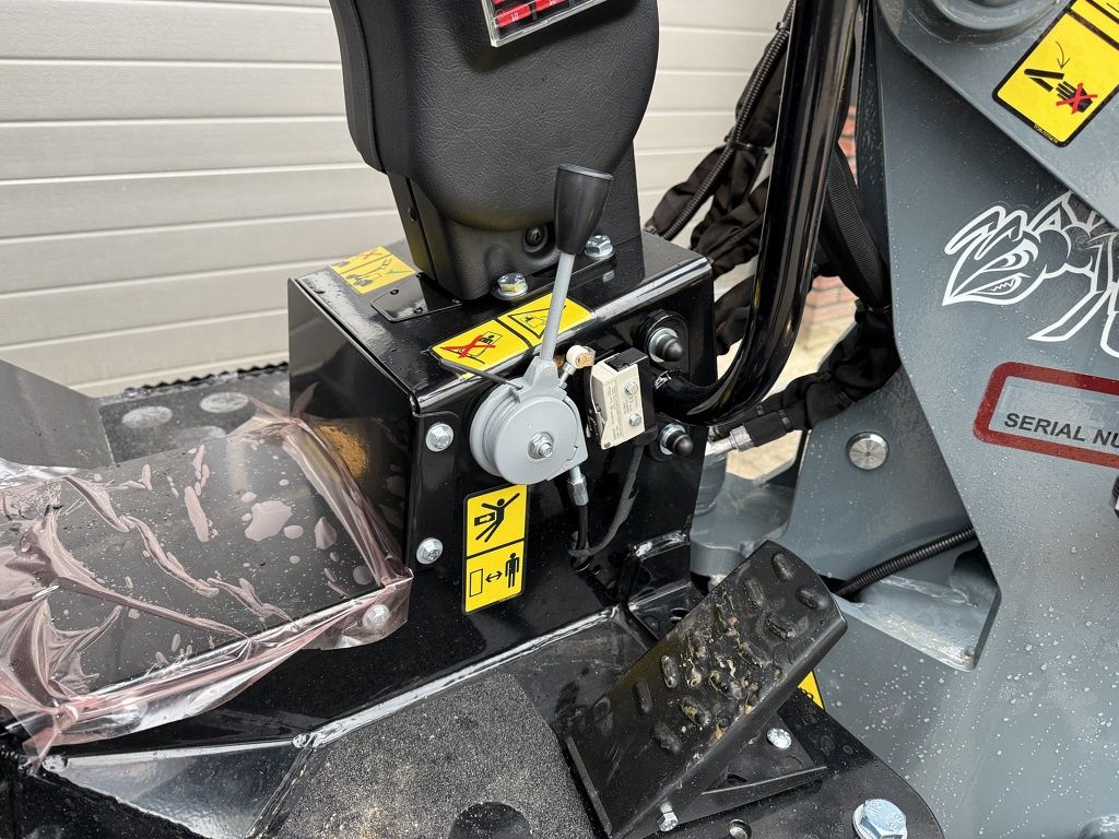 Giant G2300 X-TRA HD minishovel / kniklader NIEUW (met PRO-inching)