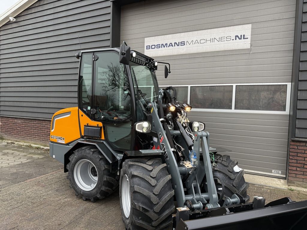 Giant G2700 HD+ met cabine minishovel NIEUW