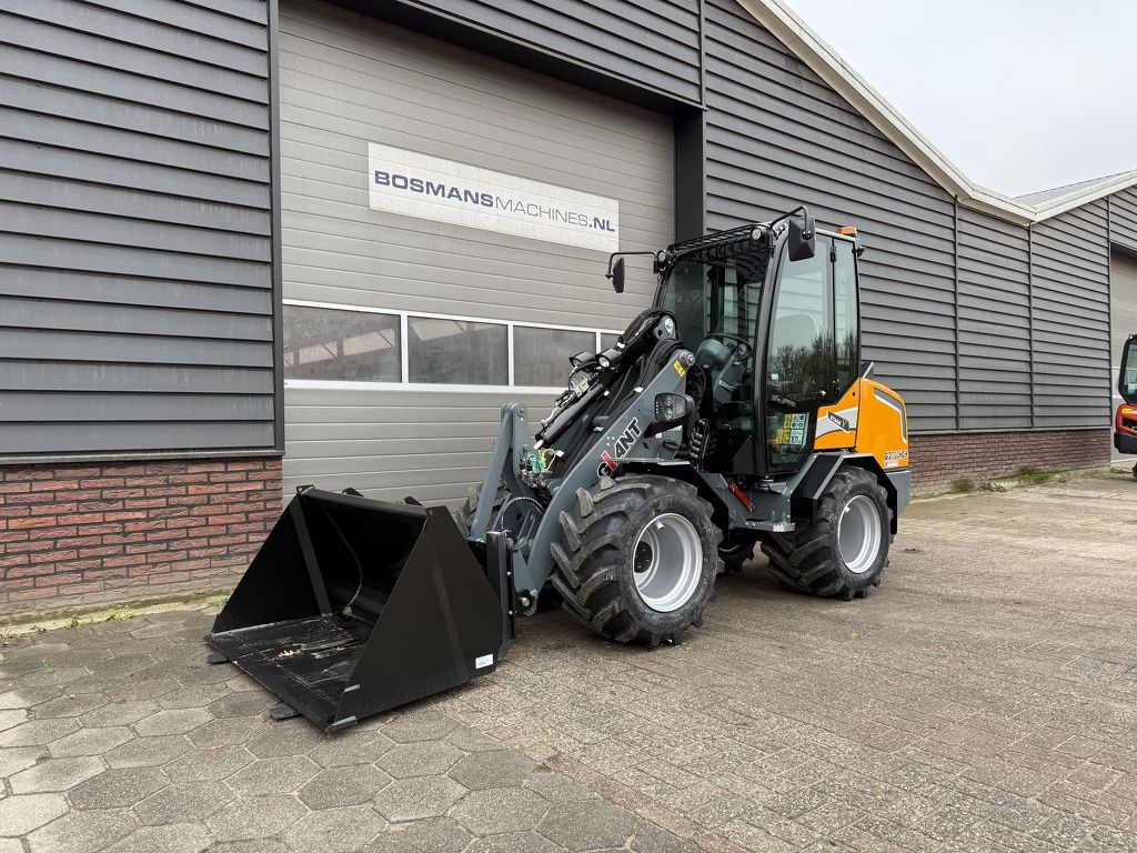 Giant G2700 HD+ met cabine minishovel NIEUW