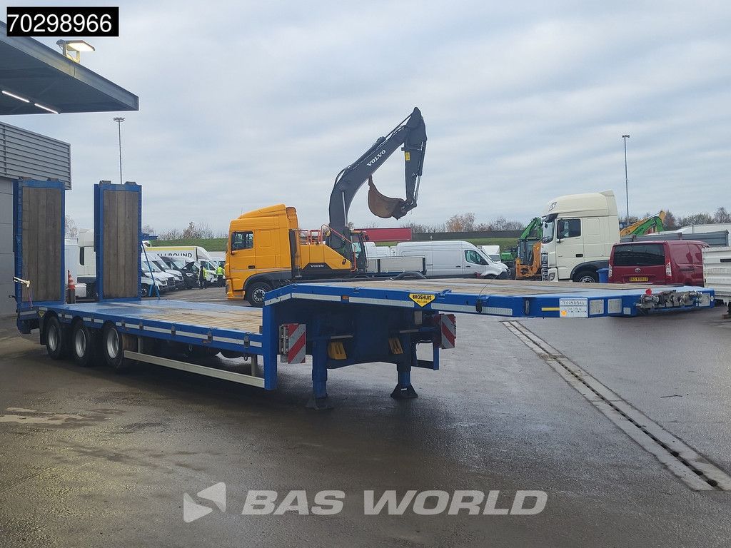 Broshuis 3ASD-18-30/0 Lift + Steering Axle Hydraulic Ramps