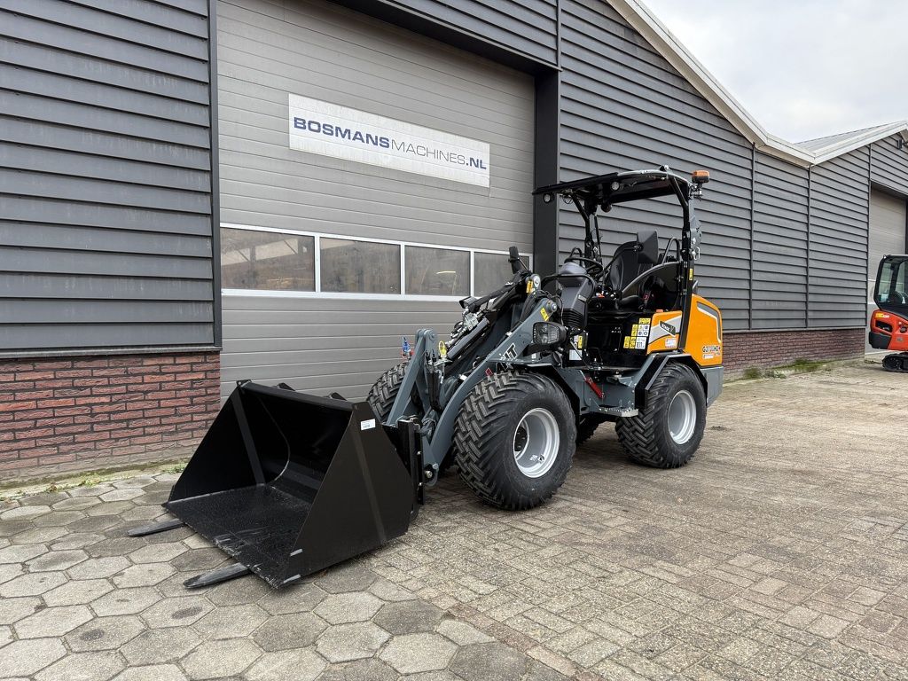 Giant G2700 X-TRA HD + shovel NIEUW (LED verlichting, kogeltrekhaak, pro inching)