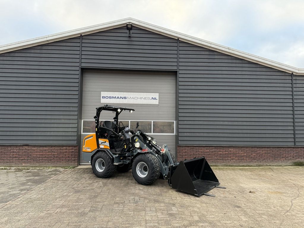 Giant G2700 X-TRA HD + shovel NIEUW (LED verlichting, kogeltrekhaak, pro inching)