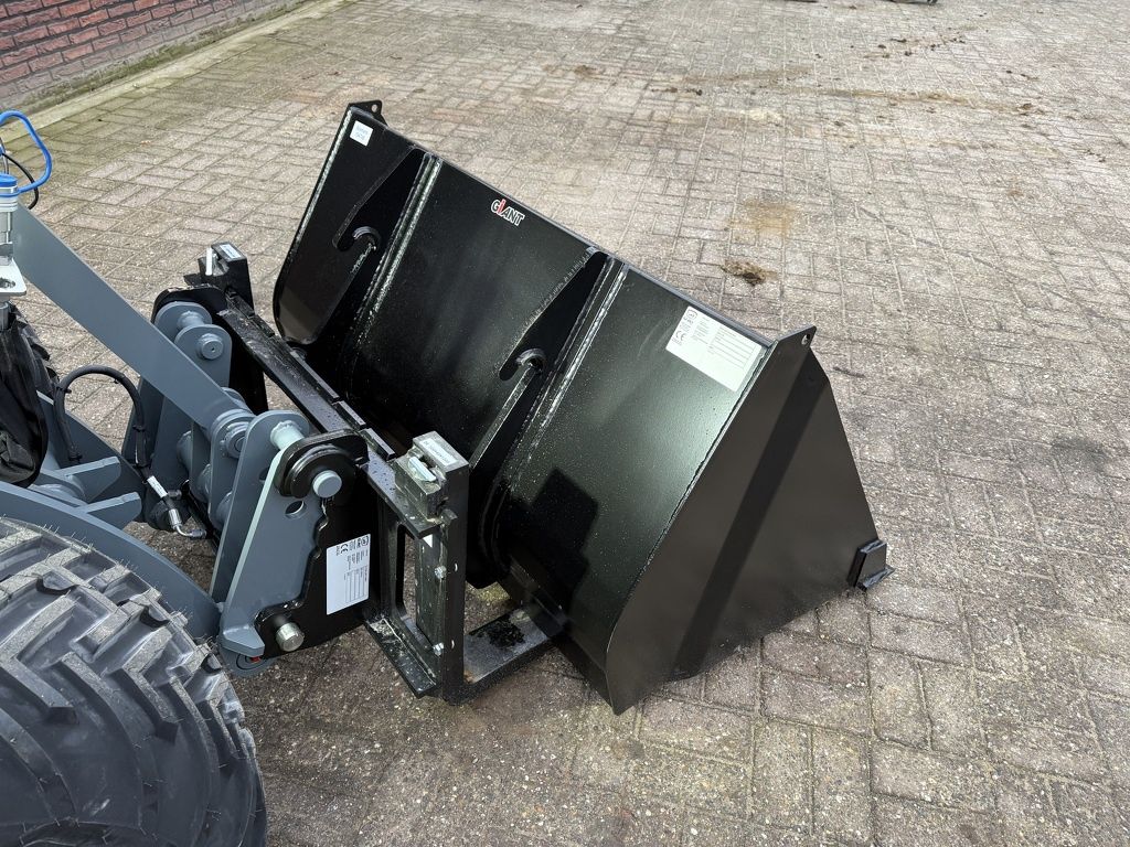 Giant G2700 X-TRA HD + shovel NIEUW (LED verlichting, kogeltrekhaak, pro inching)