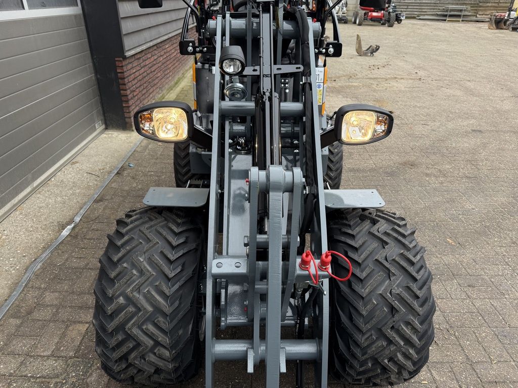 Giant G2300 minishovel / kniklader NIEUW