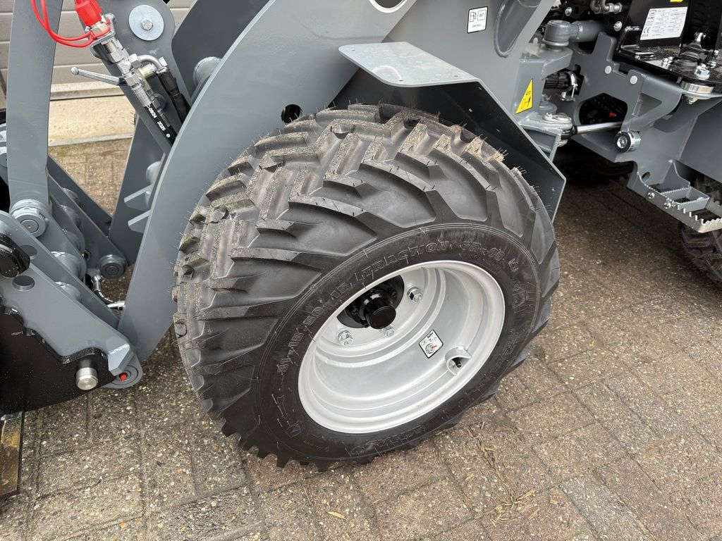 Giant G2300 minishovel / kniklader NIEUW