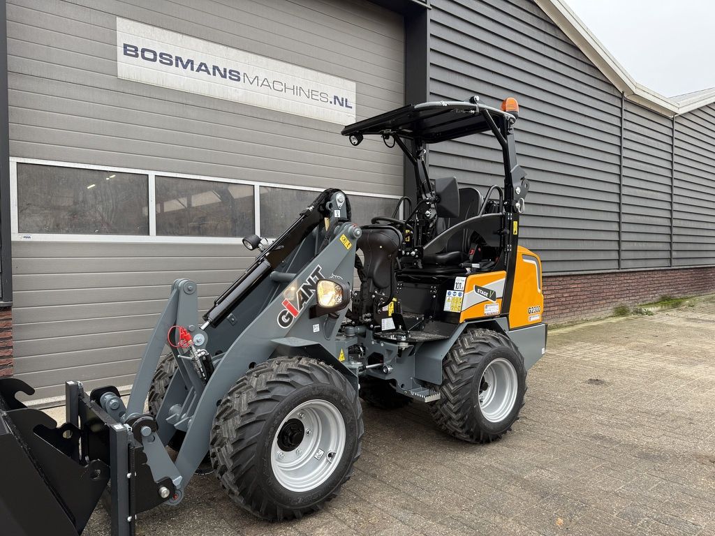 Giant G2300 minishovel / kniklader NIEUW