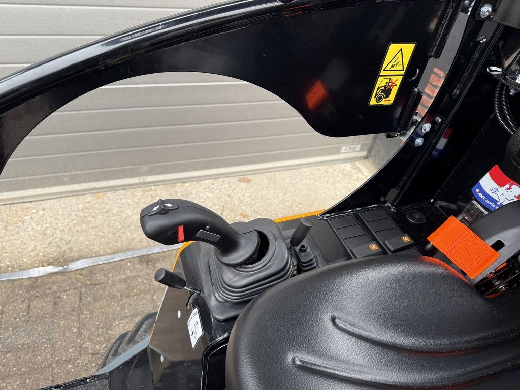 Giant G2300 minishovel / kniklader NIEUW