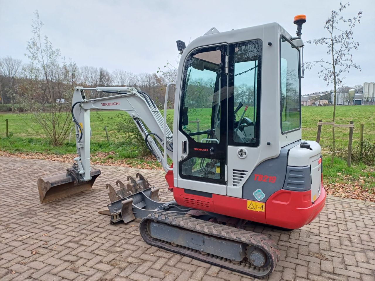 Takeuchi TB219 | bj 2019 | 3700uur | 3 bakken