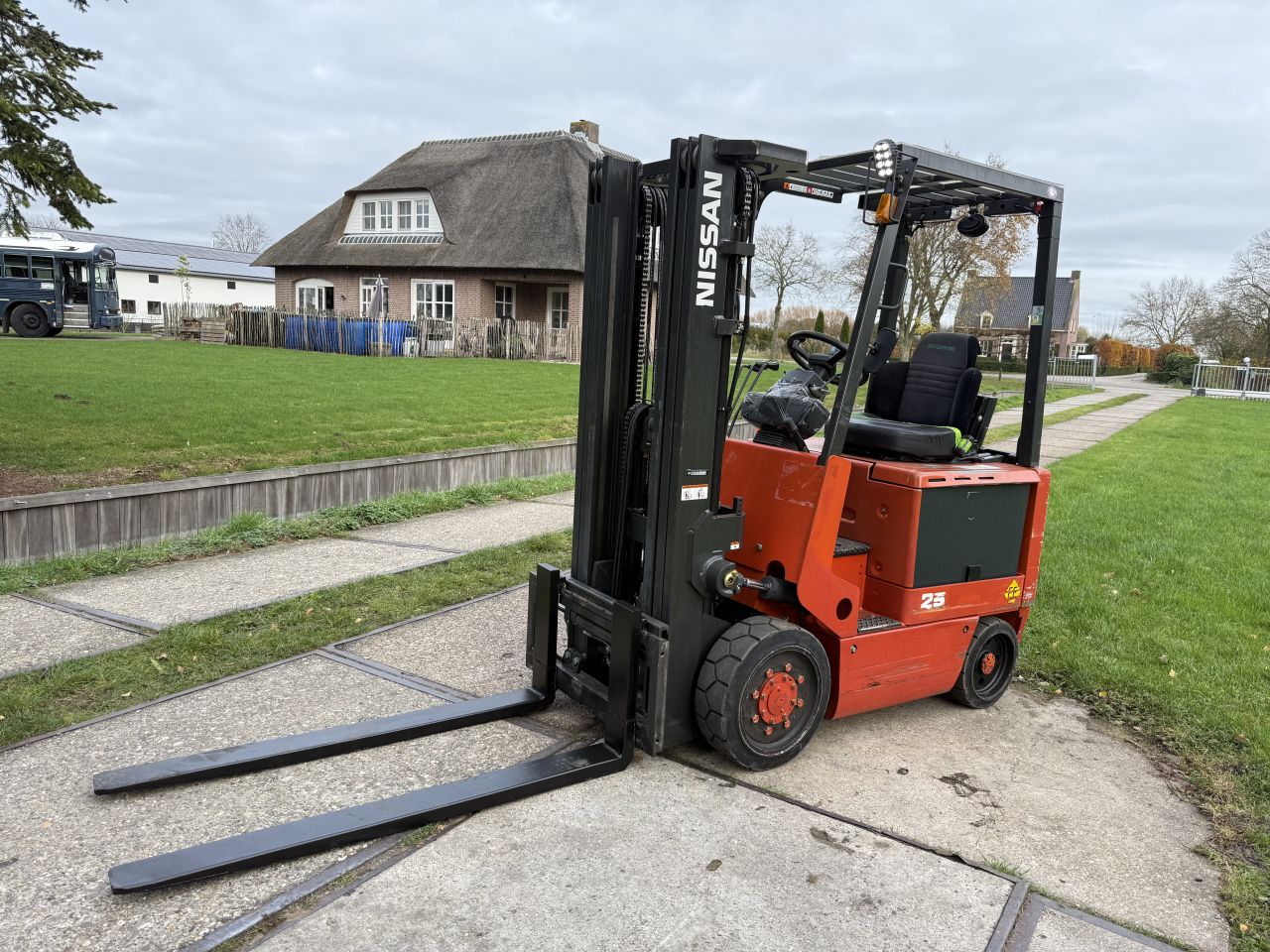 Nissan 2.5 ton elektrisch triplo 4.3M Sideshift 2019 accu